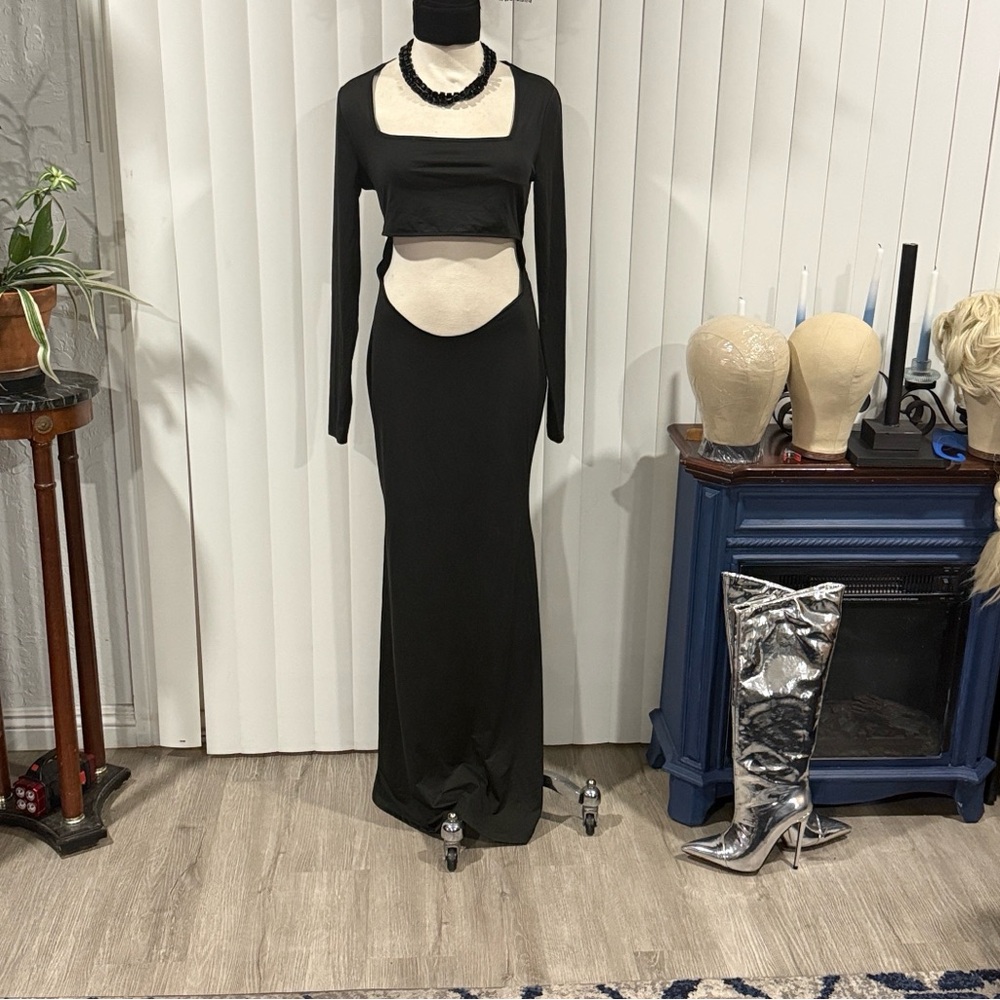 Elegant Black Long Sleeve and Backless Dress